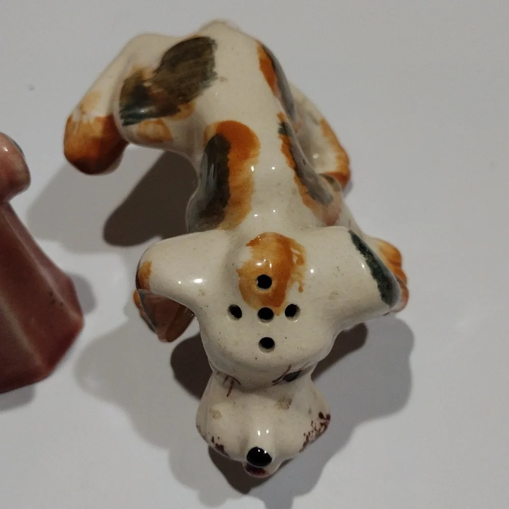 Vintage 1960, dog lifting leg on fire hydrant salt and pepper shaker made Japan - Picture 2 of 11
